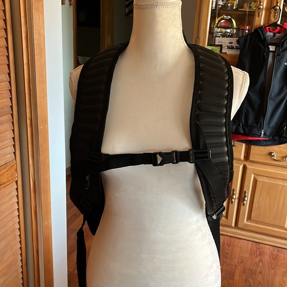 Nike backpackck with quad zip system - Picture 2 of 8